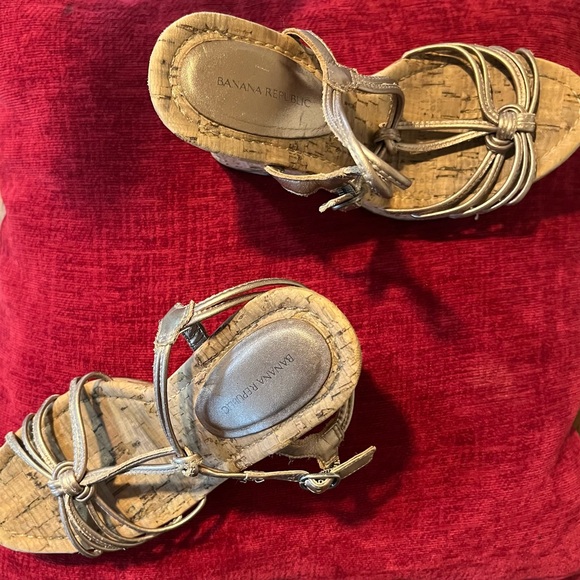 🍌Banana Republic thick, cork-like heals!🍌 - Picture 8 of 12